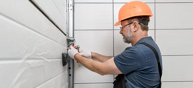 Garage Door Repair in Mapleton
